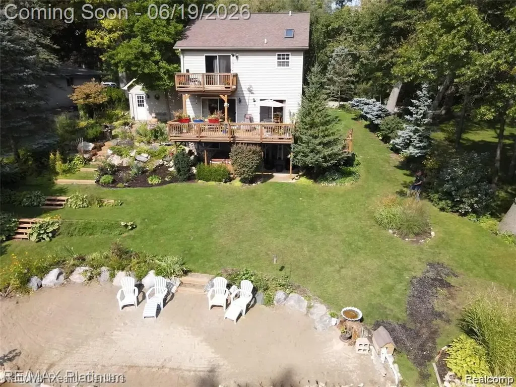 1321 Glen Oak Drive Rose Township MI 48442