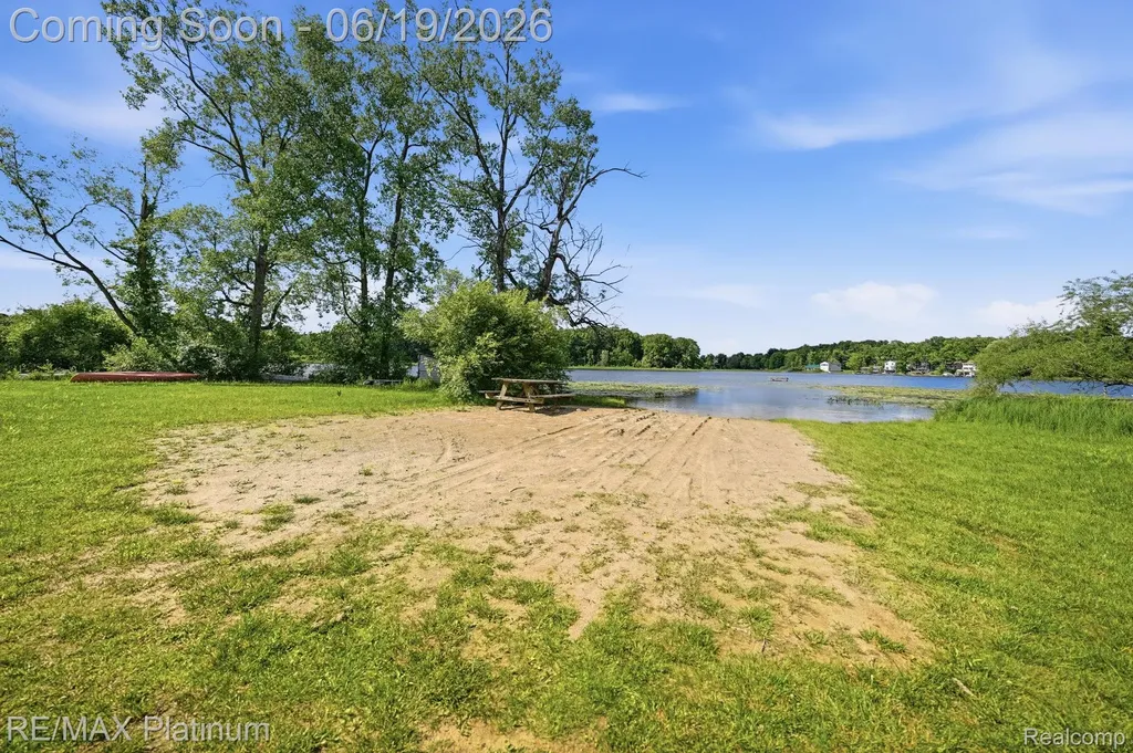 1321 Glen Oak Drive Rose Township MI 48442
