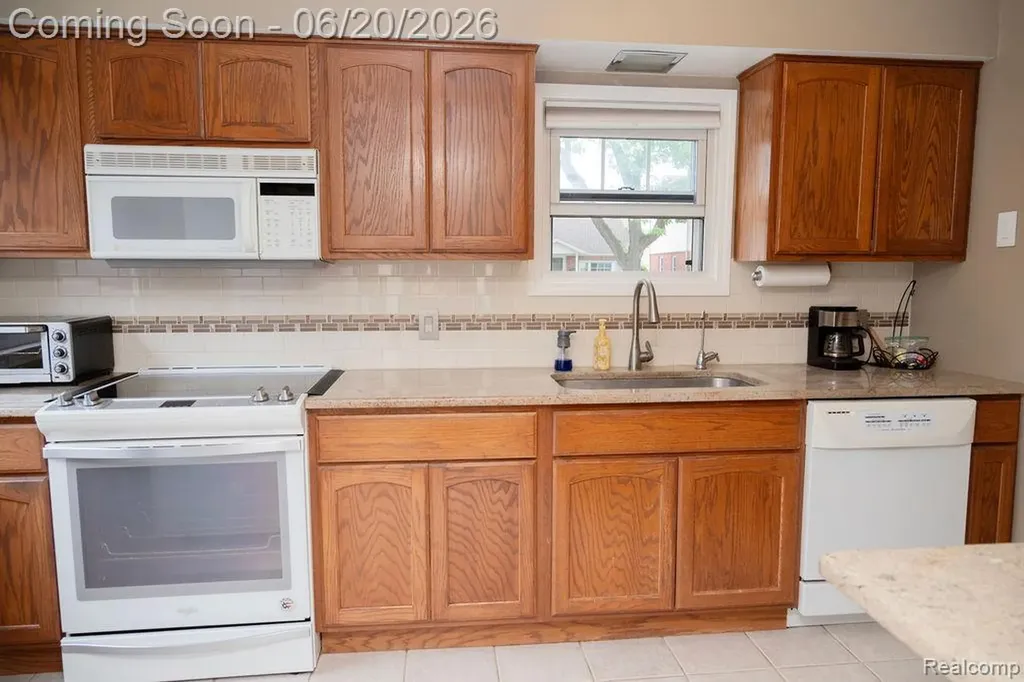 15217 Belmont Avenue Allen Park City MI 48101