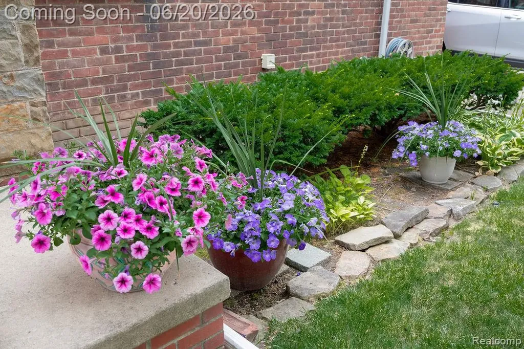 15217 Belmont Avenue Allen Park City MI 48101