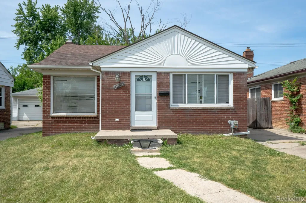 16821 E 8 Mile Road Eastpointe City MI 48021