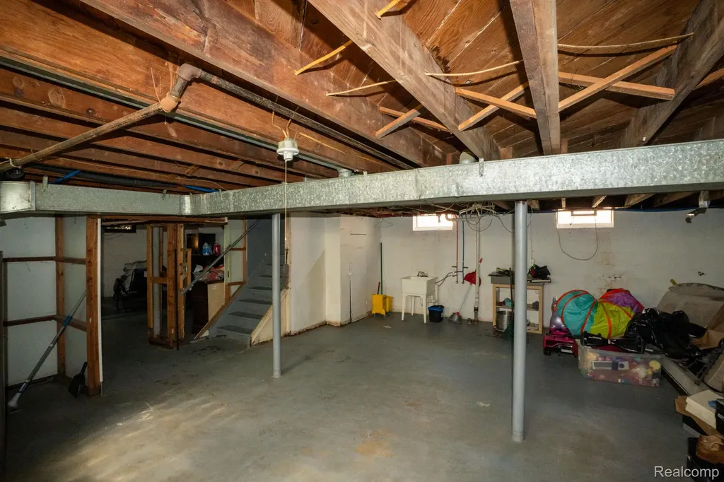 16821 E 8 Mile Road Eastpointe City MI 48021