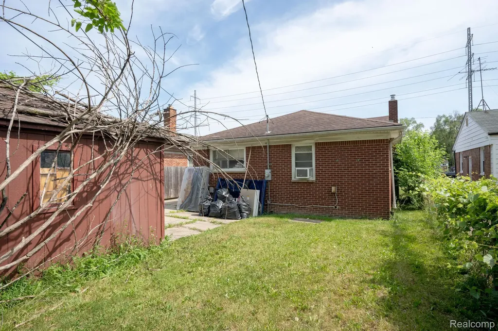 16821 E 8 Mile Road Eastpointe City MI 48021