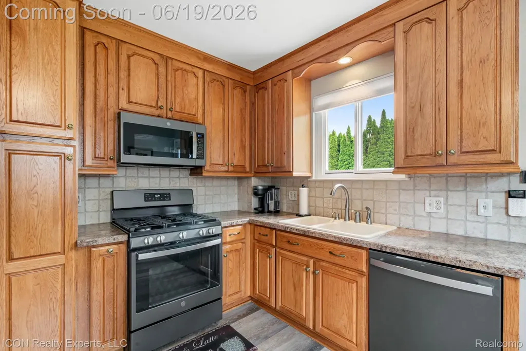 39738 Day Drive E Clinton Charter Township MI 48038