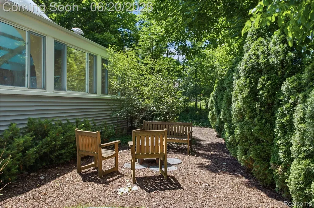 28785 Oak Point Drive Farmington Hills City MI 48331