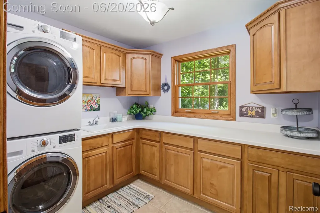 28785 Oak Point Drive Farmington Hills City MI 48331