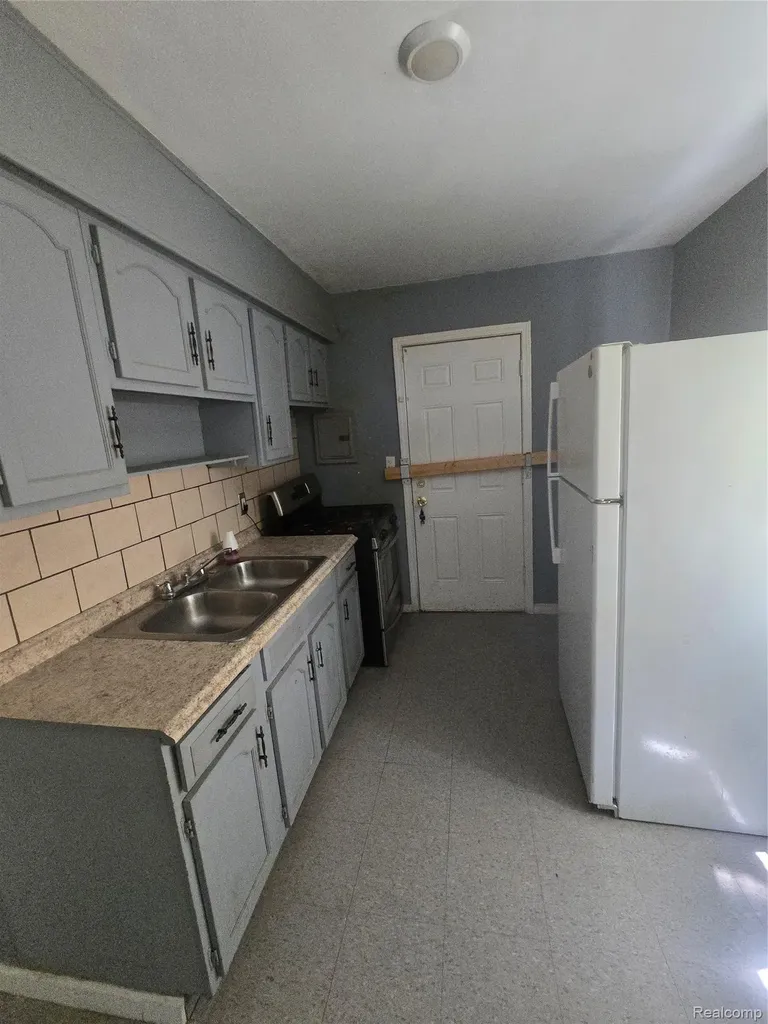 14336 Rockdale Street Detroit City MI 48223