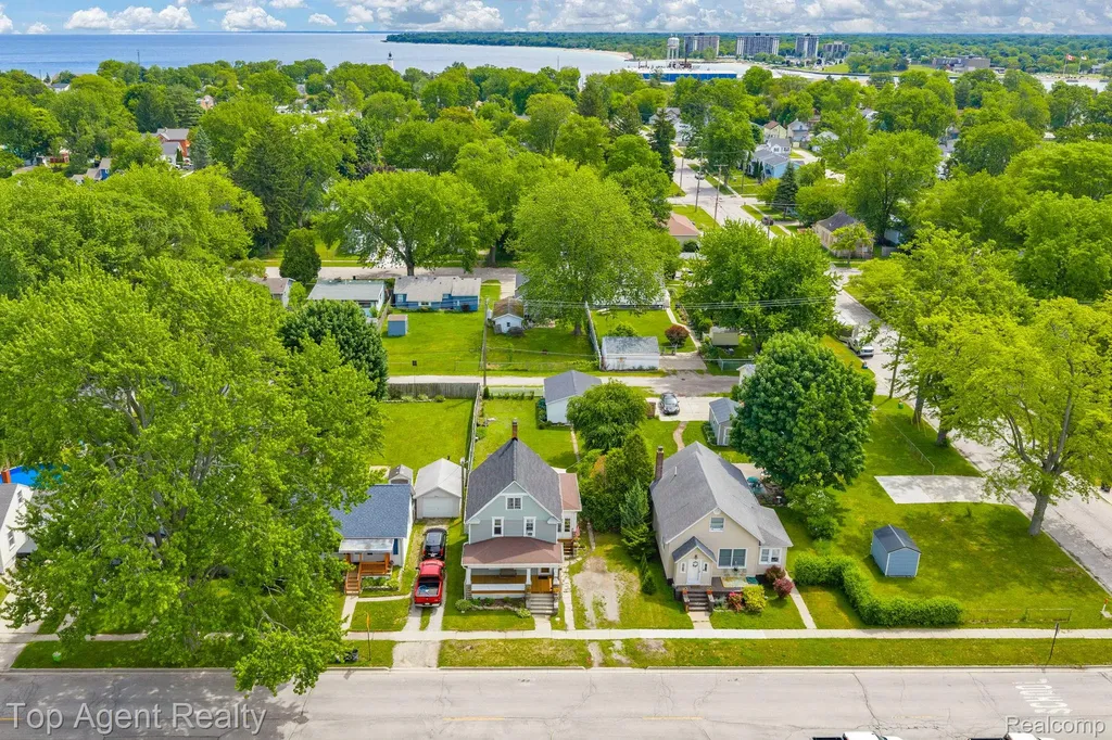 2714 Stone Street Port Huron City MI 48060
