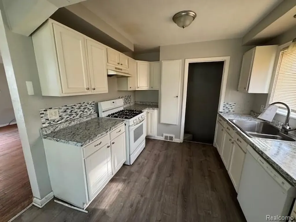 22641 Pembroke Avenue Detroit City MI 48219