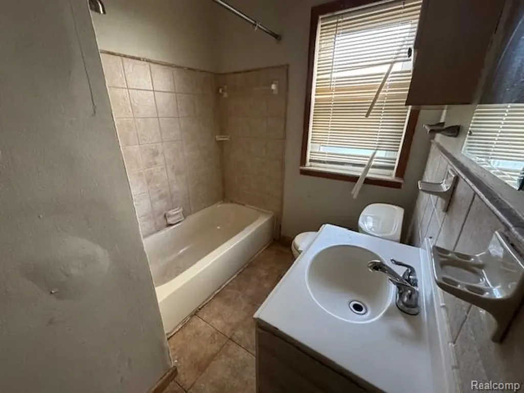 22641 Pembroke Avenue Detroit City MI 48219