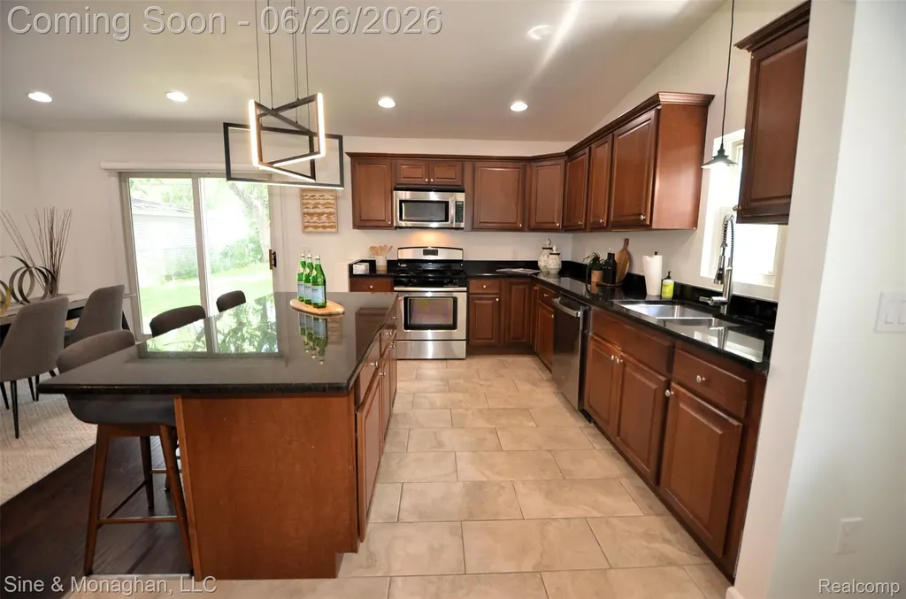 3012 Griffith Avenue Berkley City MI 48072