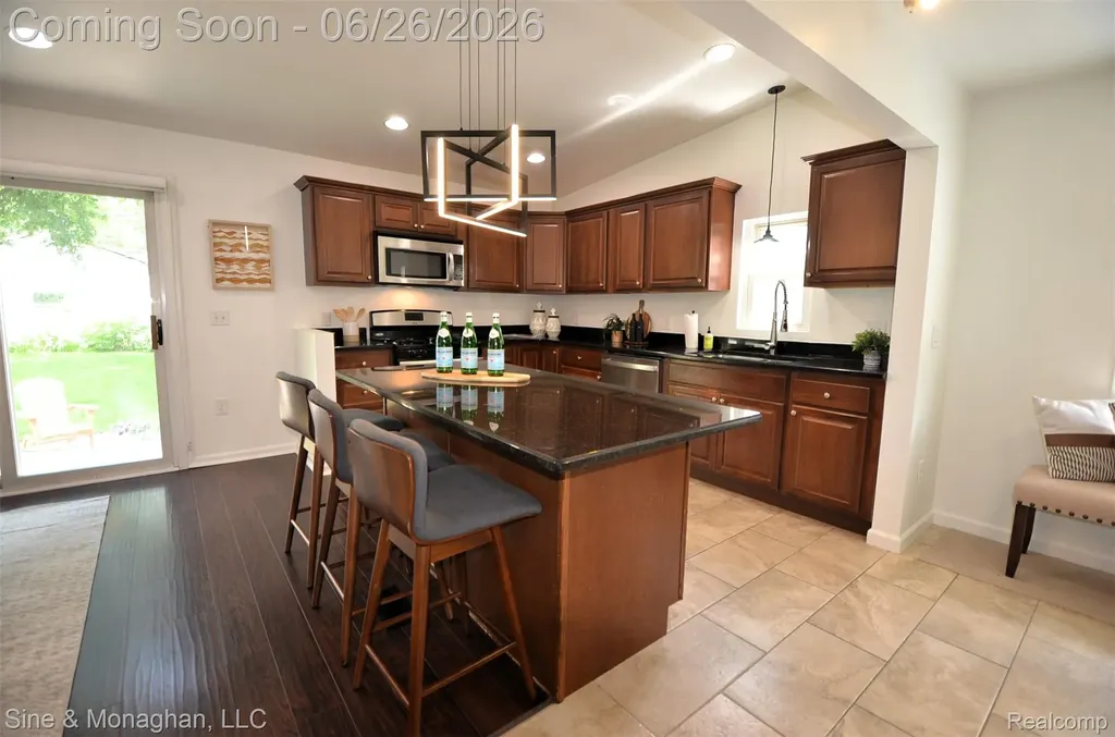 3012 Griffith Avenue Berkley City MI 48072