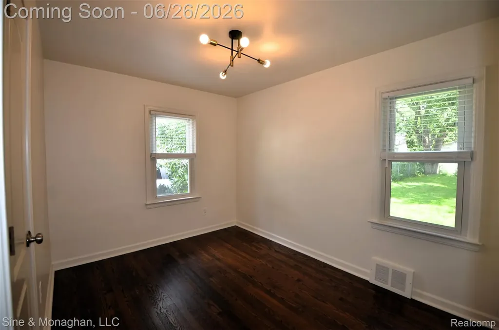 3012 Griffith Avenue Berkley City MI 48072