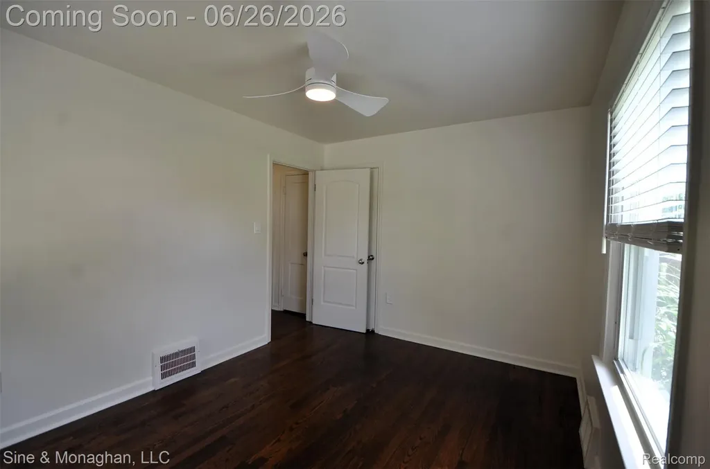 3012 Griffith Avenue Berkley City MI 48072