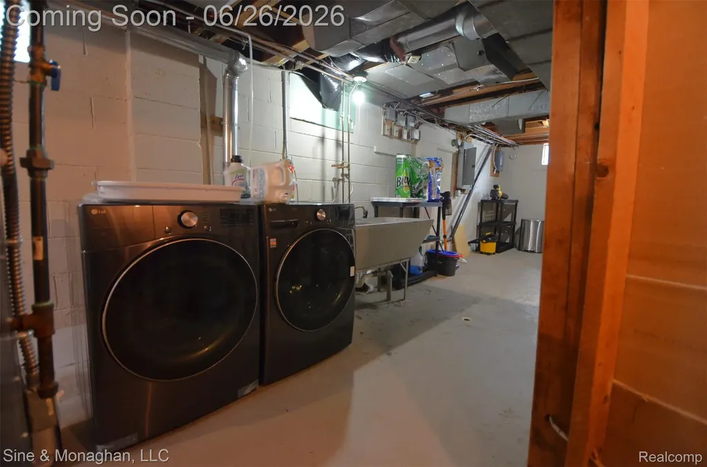 3012 Griffith Avenue Berkley City MI 48072