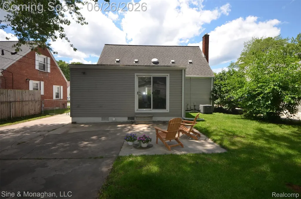 3012 Griffith Avenue Berkley City MI 48072