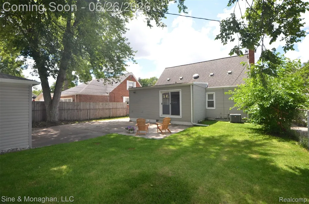 3012 Griffith Avenue Berkley City MI 48072