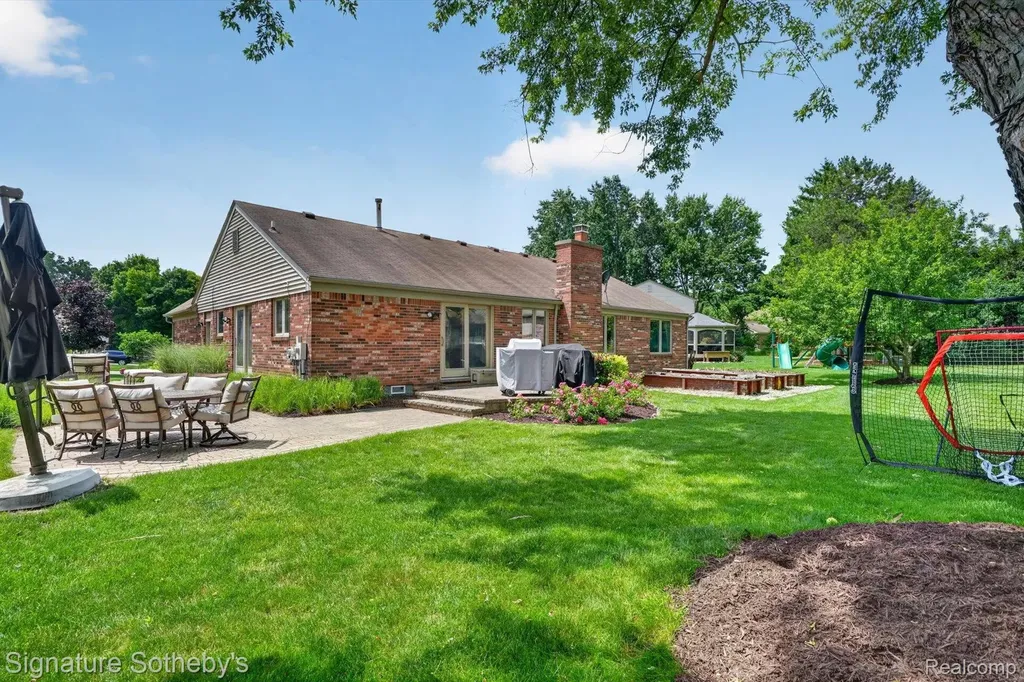 23499 Winthrop Court Novi City MI 48375