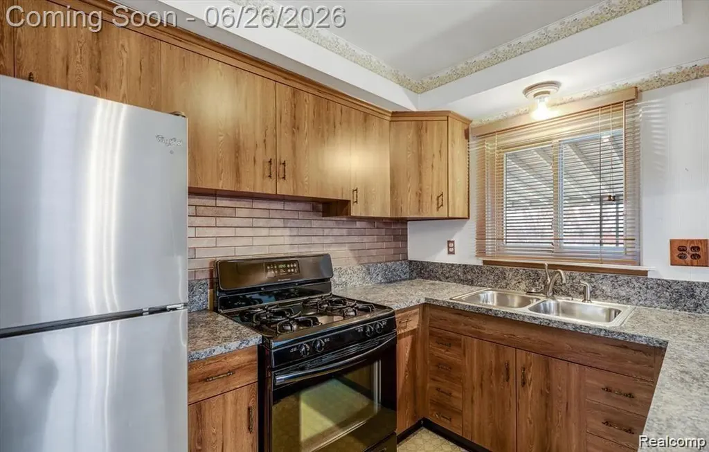 4644 Kingsley Drive Warren City MI 48092