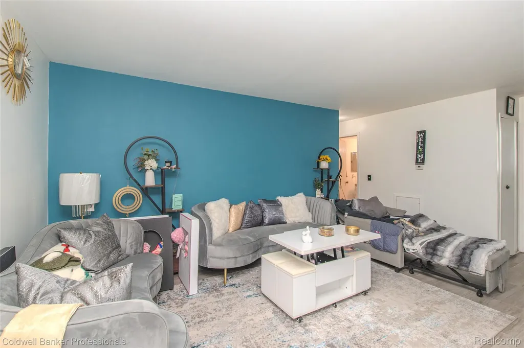 30078 W 12 Mile Road Farmington Hills City MI 48334