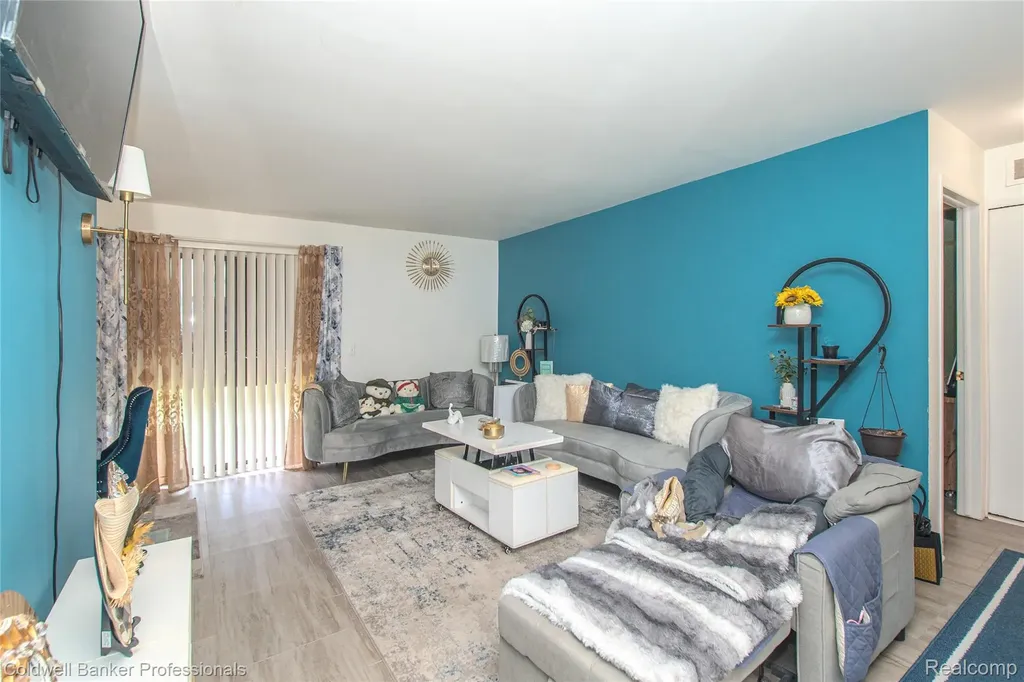30078 W 12 Mile Road Farmington Hills City MI 48334