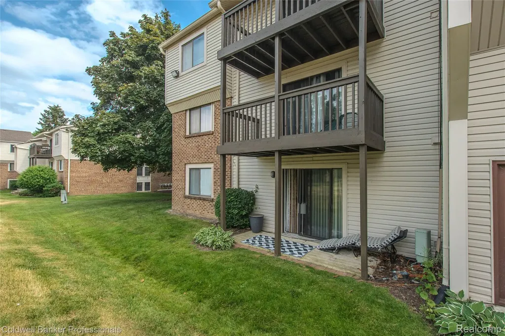 30078 W 12 Mile Road Farmington Hills City MI 48334