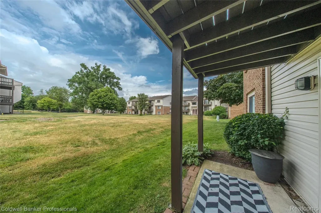 30078 W 12 Mile Road Farmington Hills City MI 48334