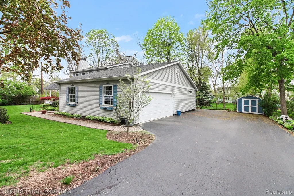 259 Wing Court Northville City MI 48167
