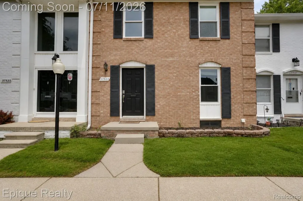 37525 Charter Oaks Boulevard Clinton Charter Township MI 48036