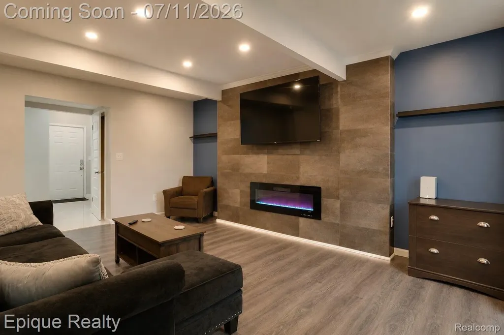 37525 Charter Oaks Boulevard Clinton Charter Township MI 48036