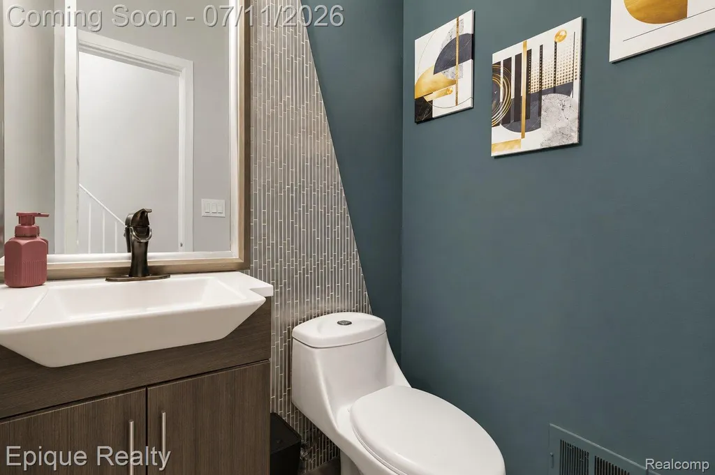 37525 Charter Oaks Boulevard Clinton Charter Township MI 48036