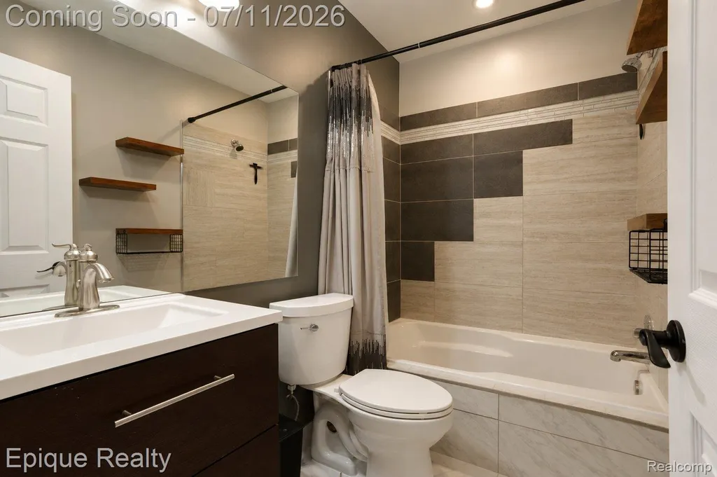 37525 Charter Oaks Boulevard Clinton Charter Township MI 48036