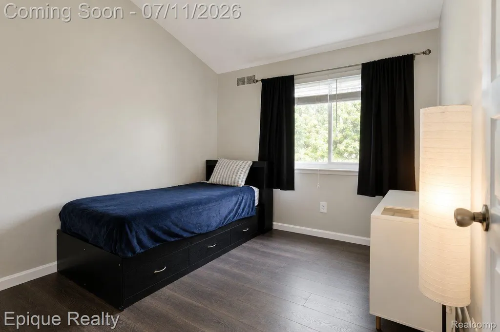 37525 Charter Oaks Boulevard Clinton Charter Township MI 48036