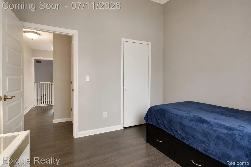 37525 Charter Oaks Boulevard Clinton Charter Township MI 48036