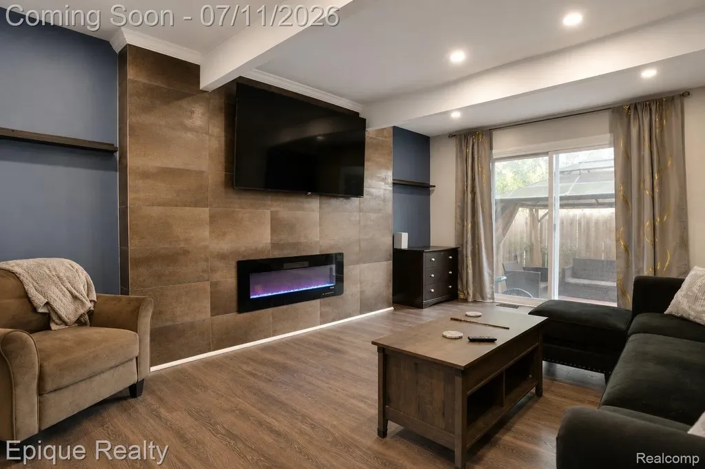 37525 Charter Oaks Boulevard Clinton Charter Township MI 48036