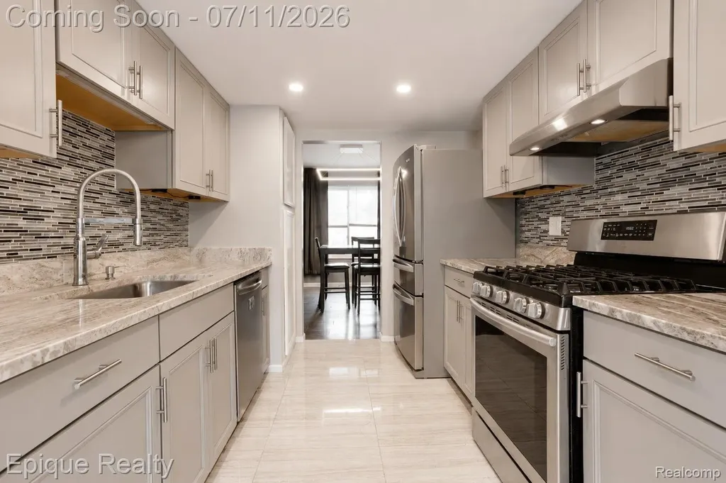 37525 Charter Oaks Boulevard Clinton Charter Township MI 48036
