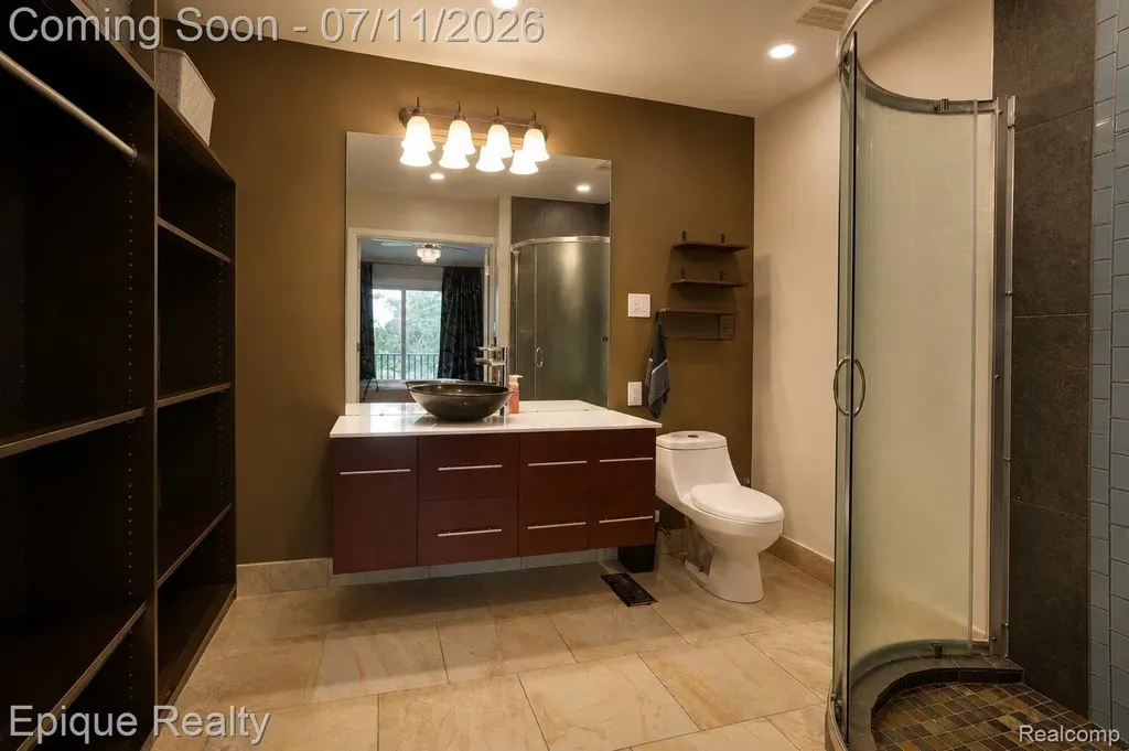 37525 Charter Oaks Boulevard Clinton Charter Township MI 48036