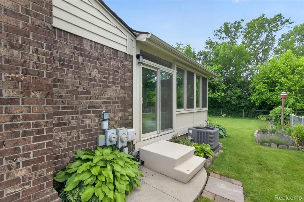 24800 Pamela Street Brownstown Charter Township MI 48134