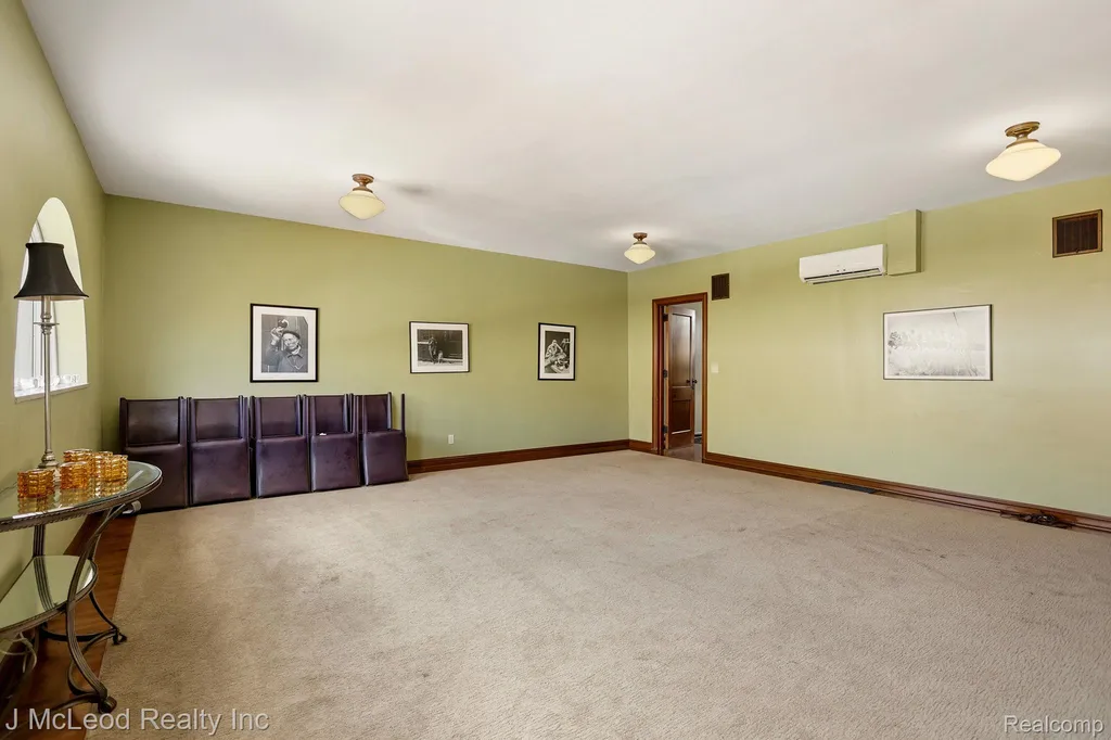 635 S Saginaw Street Flint City MI 48502