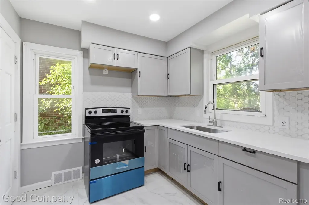 18246 Ashton Avenue Detroit City MI 48219