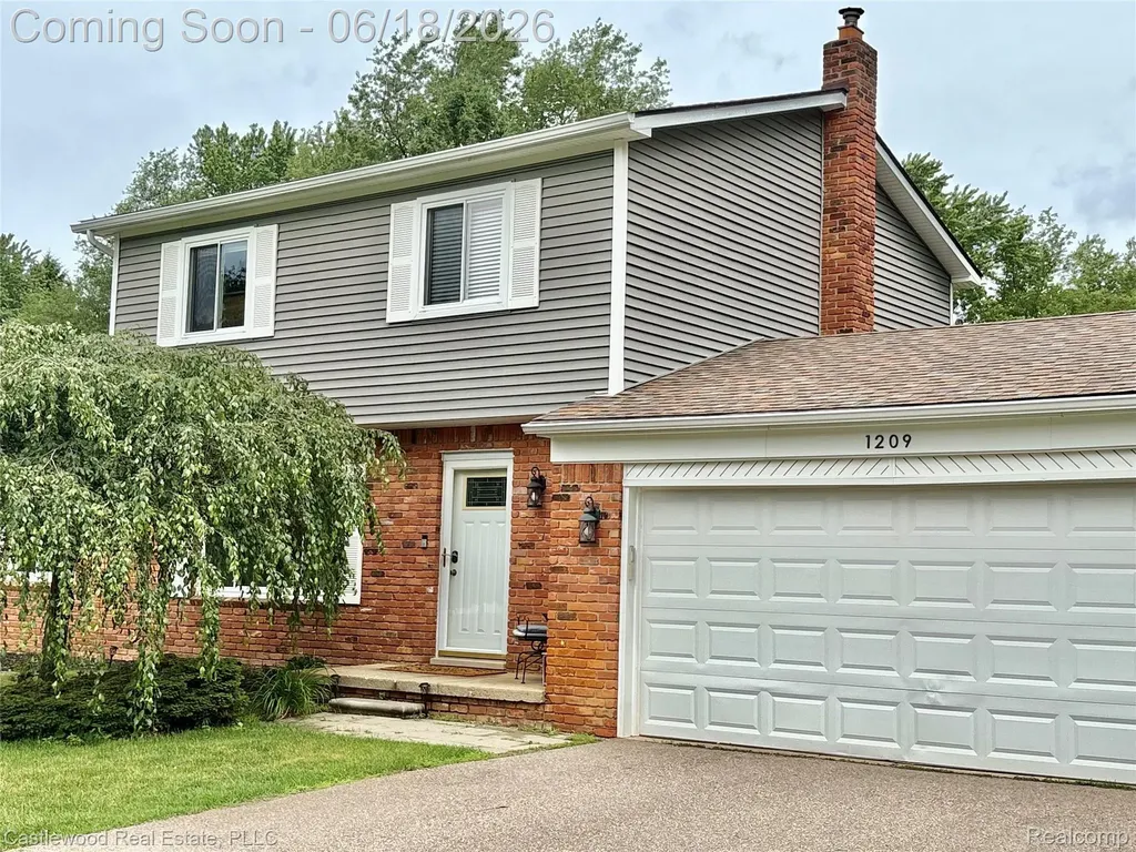 1209 Bay Ridge Drive Highland Charter Township MI 48356