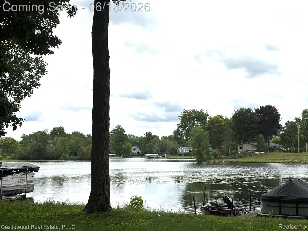 1209 Bay Ridge Drive Highland Charter Township MI 48356