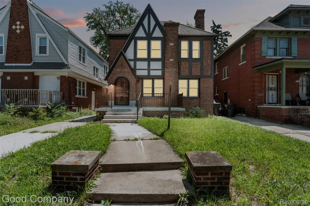 2717 Burlingame Detroit City MI 48206