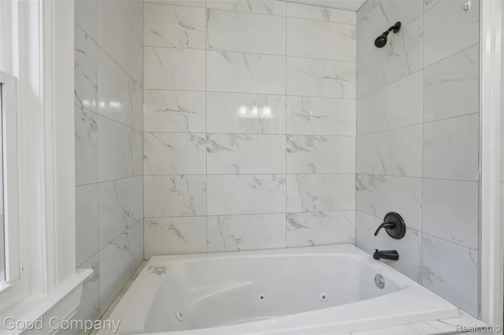 2717 Burlingame Detroit City MI 48206