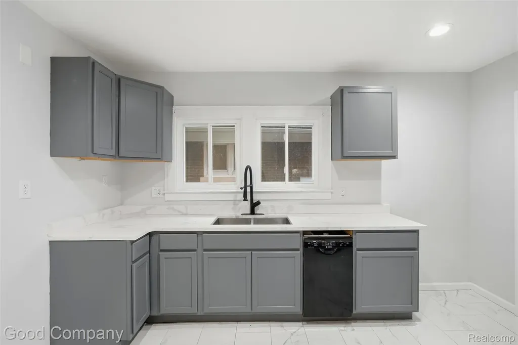 2717 Burlingame Detroit City MI 48206