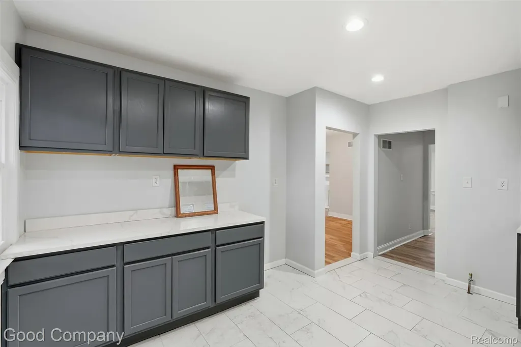 2717 Burlingame Detroit City MI 48206