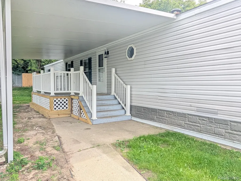 18 Bellwood Swartz Creek City MI 48473