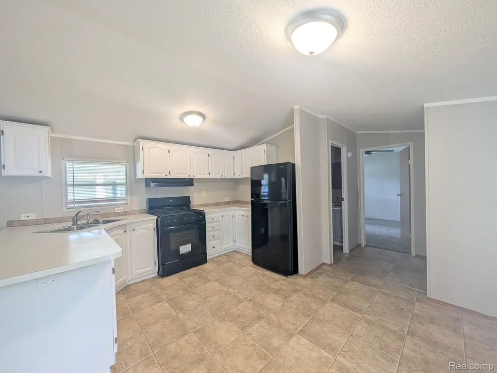 18 Bellwood Swartz Creek City MI 48473