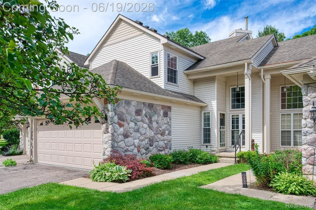 1021 Calpernia Wixom City MI 48393