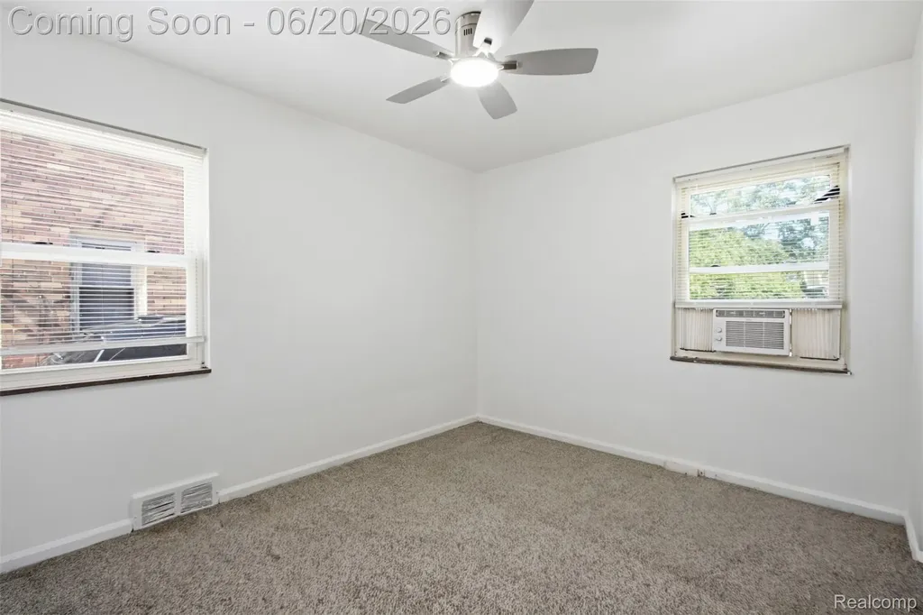 22764 Courtland Avenue Eastpointe City MI 48021